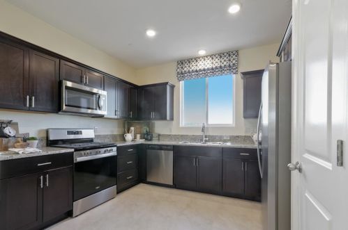 4213 Berryesa Ave, Merced, CA 95348-8557
