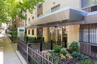 2727 Pine Grove Ave, Chicago IL  60614-6109 exterior