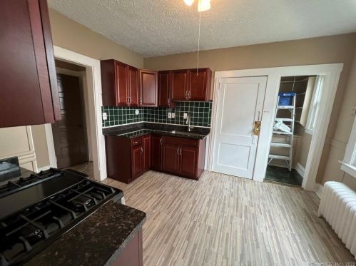 86 Burnham St, Hartford, CT 06112-0010