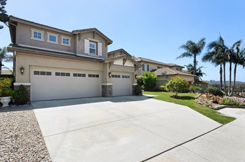 580 Crestwood Dr, Oceanside, CA 92058-7484