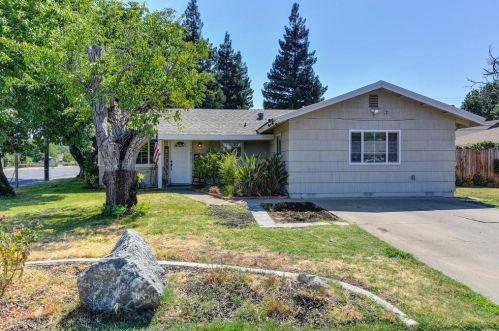 10301 Georgetown Dr, Rancho Cordova, CA 95670-2301