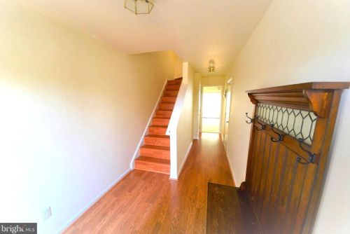 12077 Edgemere Cir, Herndon, VA 20190-3259