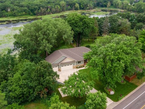 9209 Cedar Lake Rd, Minneapolis MN  55426-2358 exterior