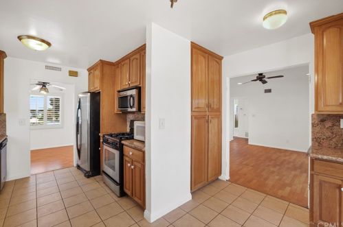 527 Hampton St, Anaheim CA  92801-3102 exterior