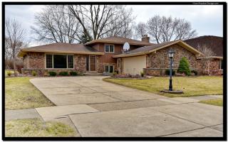 7805 Farmingdale Dr, Oak Brook, IL 60561-4813