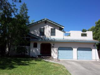 8265 Crossoak Way, Citrus Heights, CA 95662-2941