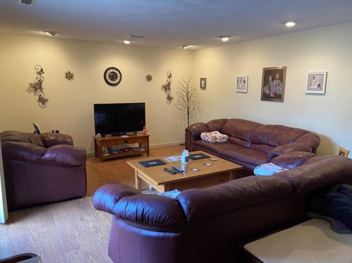 17 Caddy Rock Rd, North Kingstown, RI 02852-3122