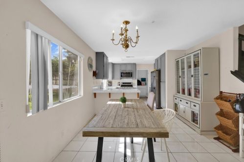 1527 Prestwick Dr, Riverside CA  92507-8448 exterior