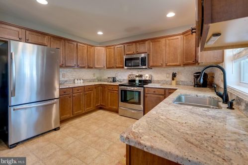 239 Railroad Ave, Ephrata PA  17522-2327 exterior