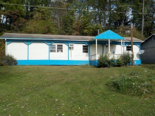 168 Causeway Dr, Franklin, PA 16323-5610