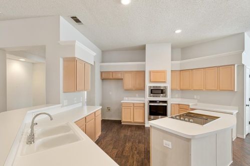 2205 Rachel Ct, Carrollton TX exterior