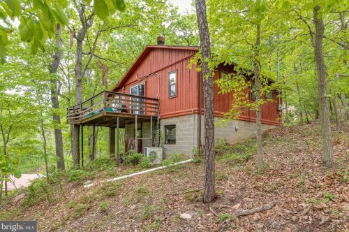 588 Shannondale Rd, Harpers Ferry, WV 25425-7067