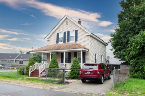 4 Pleasant St, Derry, NH 03038-2614