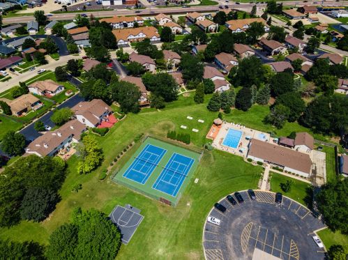 1604 Gingercreek Ct, Sycamore IL 60178-2722 exterior