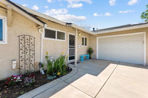 208 Rugosa Dr, Folsom, CA 95630-2922