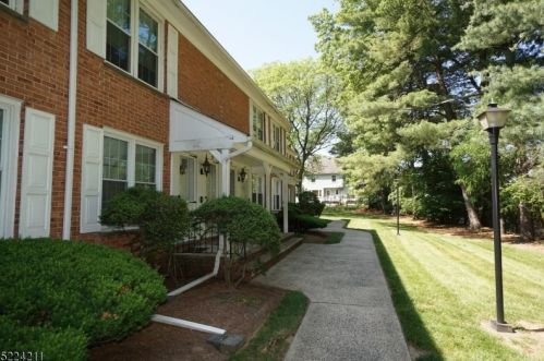45 Briarwood Path, Clark, NJ 07066-2006