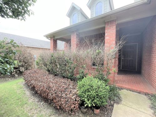 2136 Carlotta Dr, Fort Worth TX  76177-7336 exterior
