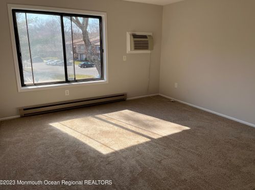 82 Manchester Ct, Tinton Falls NJ  07701-5498 exterior