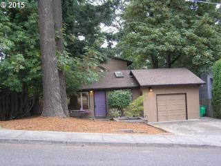 3739 Pasadena St, Portland, OR 97219-7459