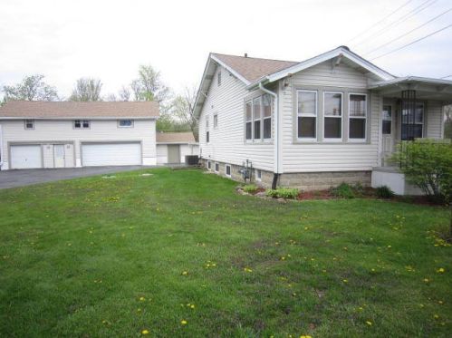 40129 West Shore Dr, Antioch, IL 60002-8609