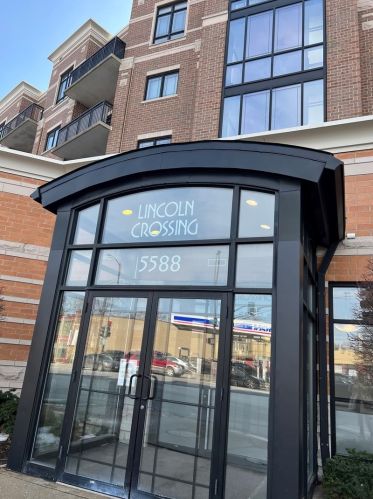 5588 Lincoln Ave, Chicago, IL 60625-7477