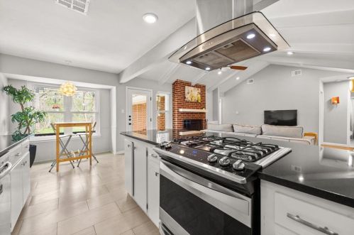 2608 Dunbarton Dr, Austin TX  78723-2233 exterior