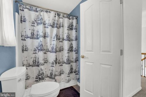 1433 Farm Cross Way, York PA  17408-8537 exterior