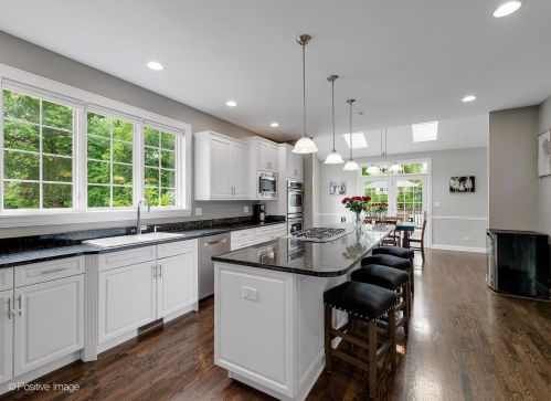 330 55th St, Willowbrook IL  60514-3015 exterior