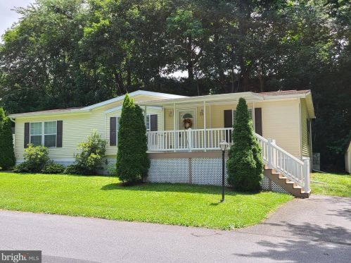 177 Hurst Dr, Ephrata, PA 17522-2681