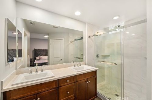 543 Rockefeller, Irvine CA  92612-7175 exterior