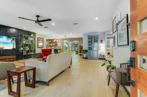 5707 Fairlane Dr, Austin TX  78757-4412 exterior