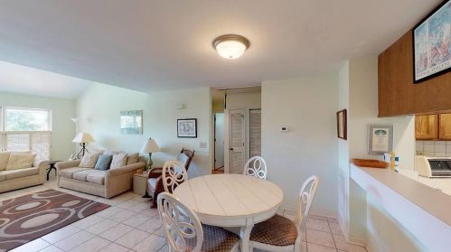 6 Ocean Park Ct, Isle Of Palms SC  29451-2244 exterior