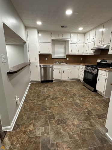 208 Farmbrook Pkwy, Stockbridge GA  30281-1157 exterior