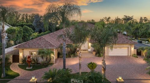 5421 Amestoy Ave, Van Nuys, CA 91316-2615