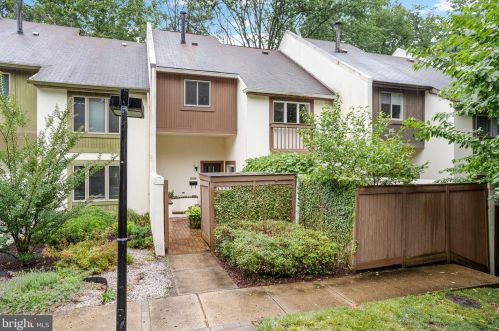 1545 Inlet Ct, Herndon, VA 20190-4423