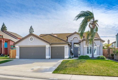 8760 Crocus Ct, Elk Grove, CA 95624-3885