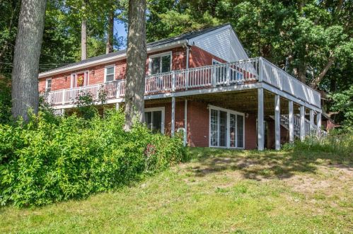 38 Lakeside Dr, Sandown, NH 03873-2510