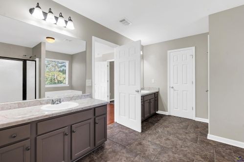 100 Arbor Crk, Warner Robins GA  31093-8957 exterior