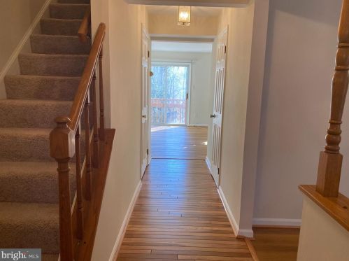 6267 Rathlin Dr, Springfield VA  22152-2170 exterior