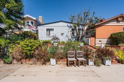 325 10th St, Manhattan Beach, CA 90266-5407