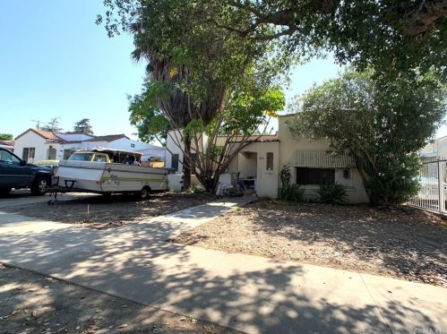 913 Oak St, Santa Ana, CA 92701-6057