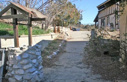14922 Hawk Dr, Leona Valley, CA 93532-1225