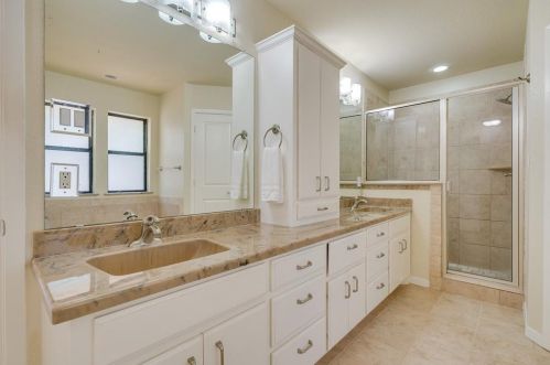 7025 Lincoln Dr, Fort Worth TX  76182-7663 exterior