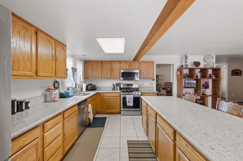 9479 Stirrup St, Riverside CA  92509-4960 exterior