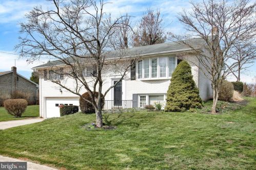 2019 Thelon Dr, York, PA 17408-4223