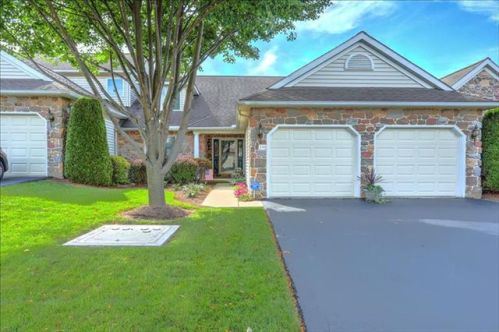 150 Fountain Dr, York, PA 17402-9120