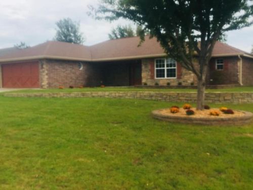 500 7th St, Grove, OK 74344-7156
