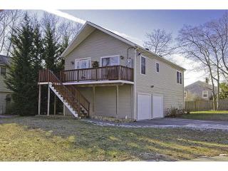69 Spring Ave, Barrington, RI 02806-1328