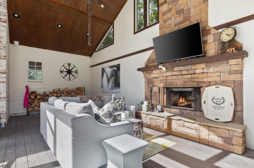 8085 Habersham Waters Rd, Atlanta GA  30350-4608 exterior