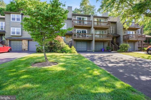 42 Chicopee Dr, Princeton NJ  08540-1826 exterior